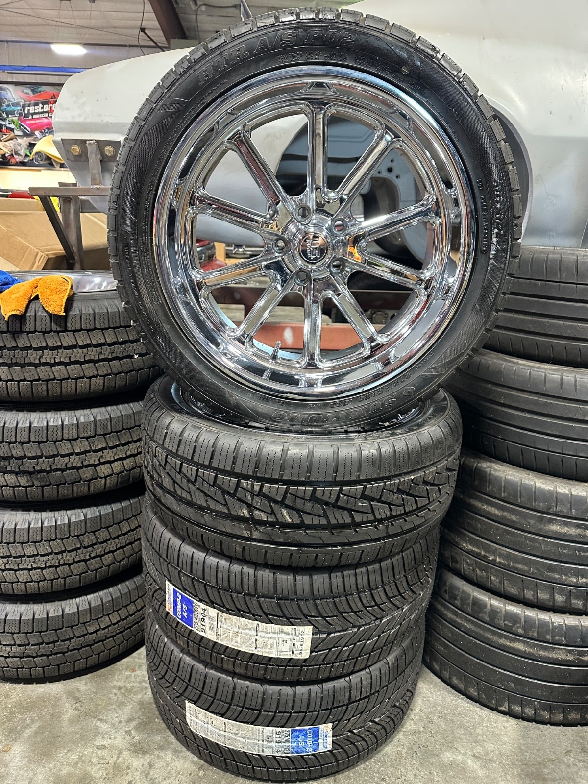 US Mag Riddler wheels 20x8.0 / 20x9.5 Staggard 5x120 w/tires