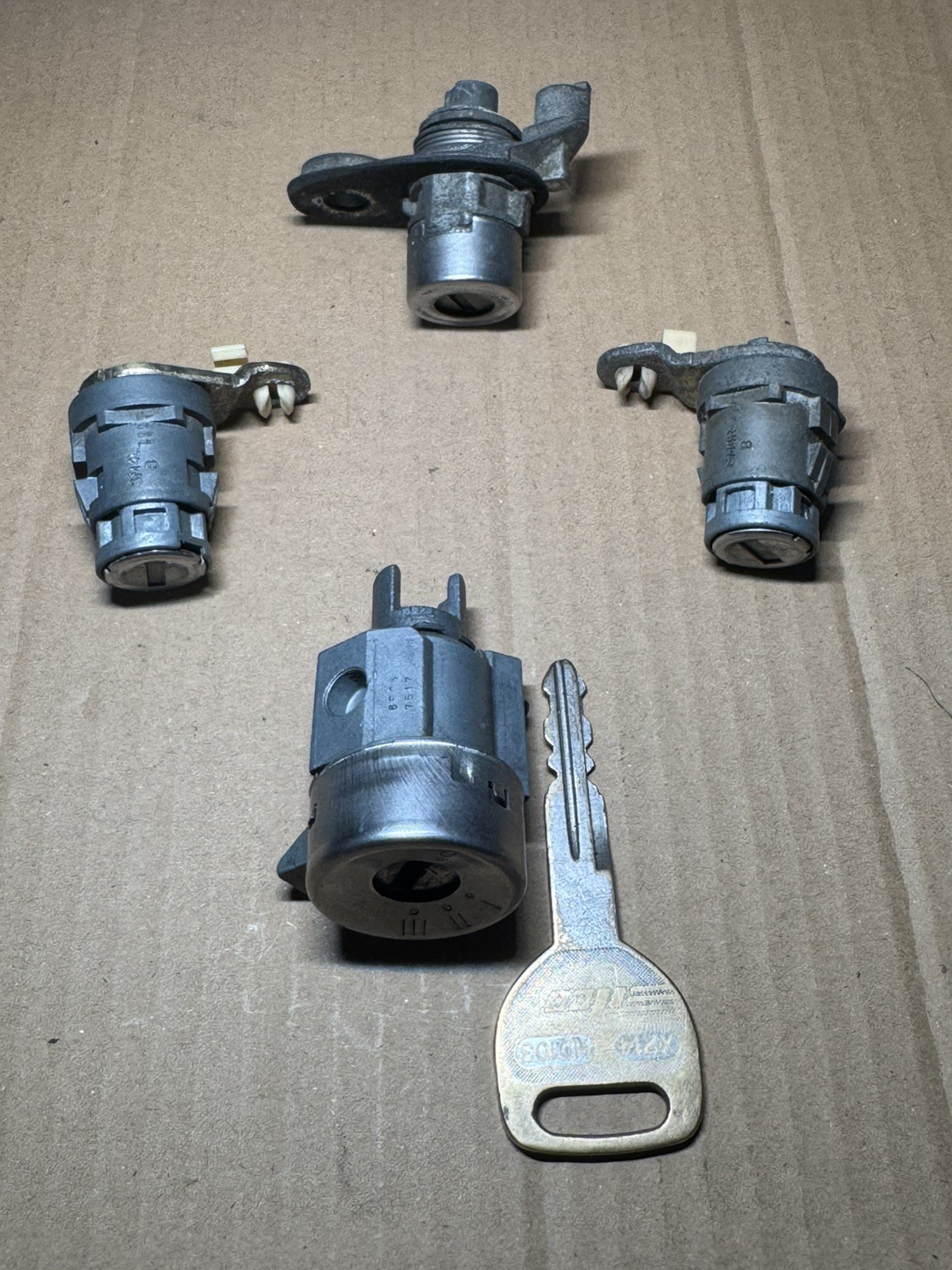 1996-2000 Honda Civic Hatchback ek ignition door trunk tumbler key lock Set Oem 1996-2000 Honda Civic Hatchback ek ignition door trunk tumbler key lock Set Oem