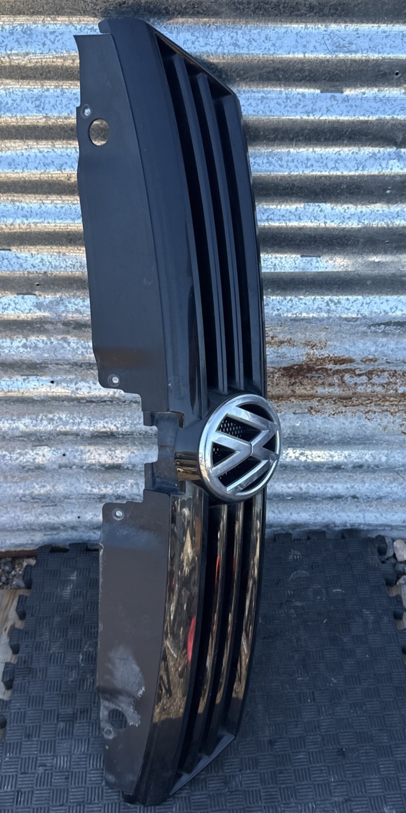 2011-2014 VOLKSWAGEN JETTA FRONT UPPER RADIATOR GRILLE GRILL OEM 5C6853653 2011-2014 VOLKSWAGEN JETTA FRONT UPPER RADIATOR GRILLE GRILL OEM 5C6853653