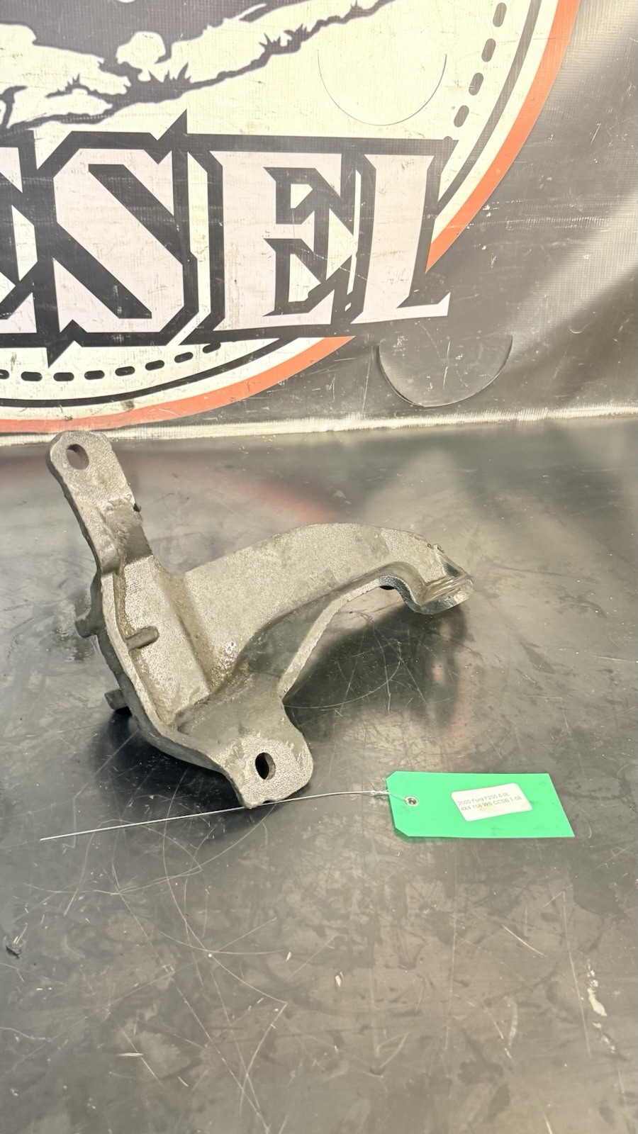 05-07 Ford F250 F350 4X4 4WD Track Bar Bracket Frame Mount OE 5C34-3A094-AC