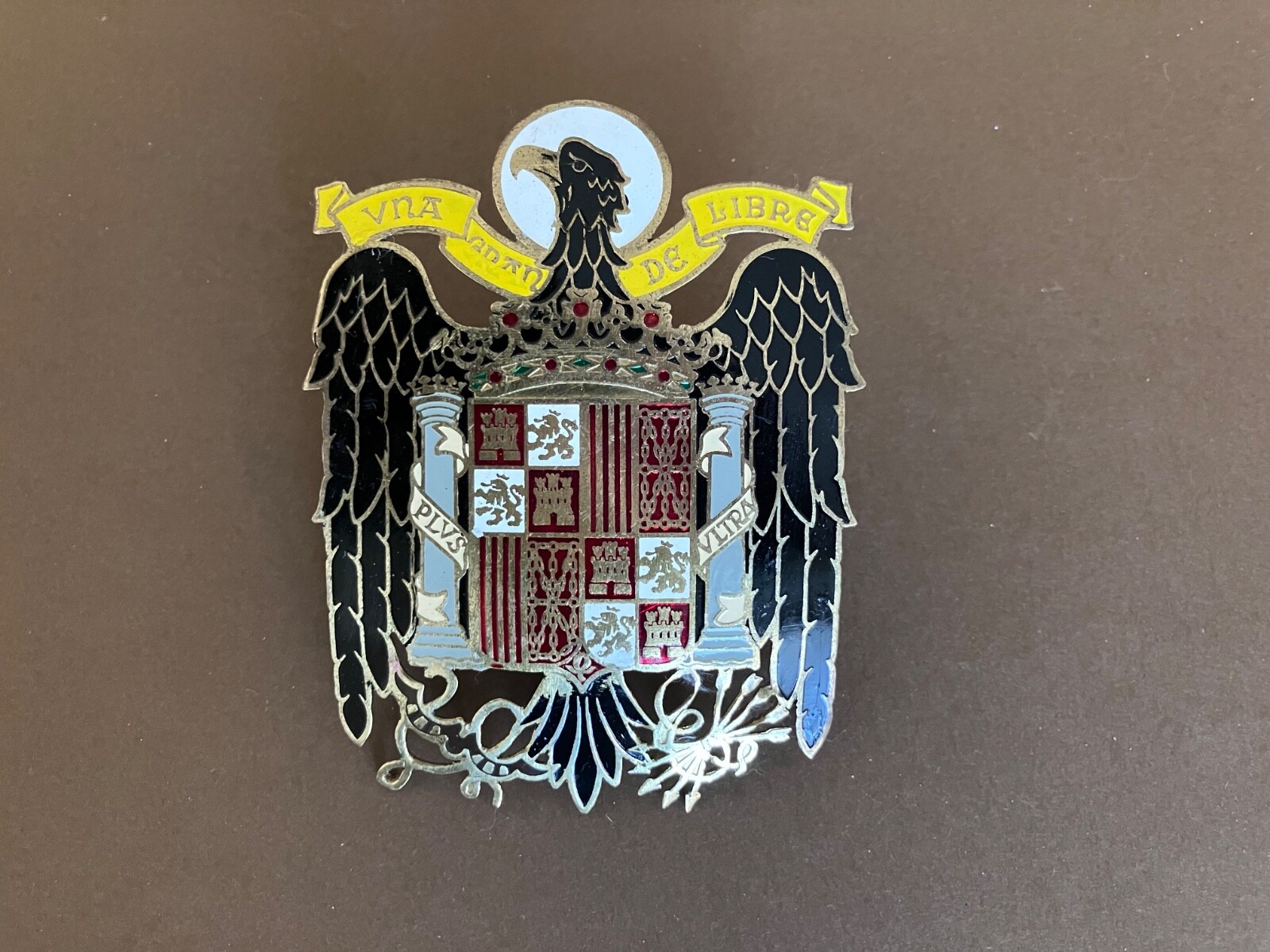 Una Gran De Libre Plus Ultra España Car Grille Enamel Emblem Brass Shield 1960\'s Una Gran De Libre Plus Ultra España Car Grille Enamel Emblem Brass Shield 1960\'s