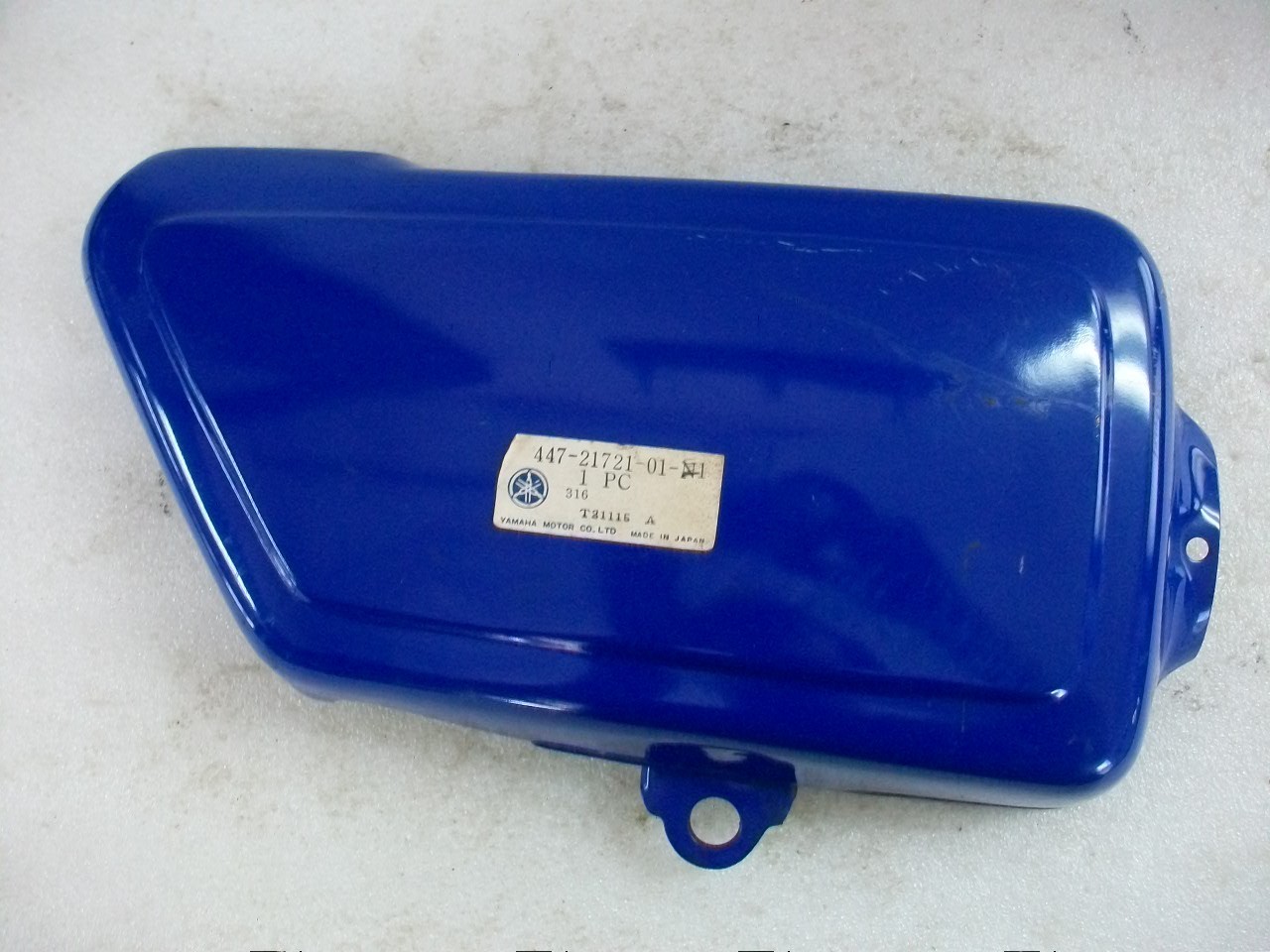 NOS OEM 1974 1975 1976 Yamaha TX650 XS650 Right Side Cover Panel BLUE NOS OEM 1974 1975 1976 Yamaha TX650 XS650 Right Side Cover Panel BLUE