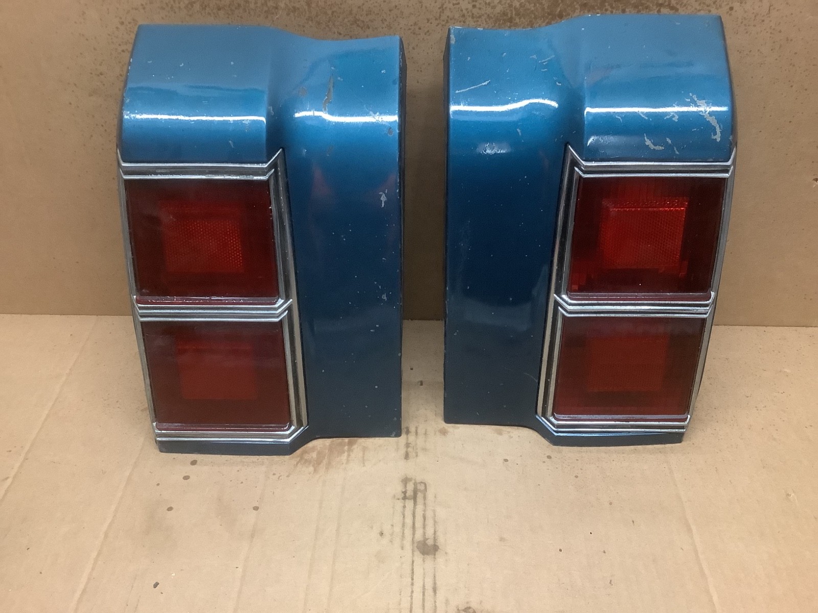1976 1977 76 77 Oldsmobile 442 Tail Light Bezel Extention RH LH OEM Olds 1976 1977 76 77 Oldsmobile 442 Tail Light Bezel Extention RH LH OEM Olds