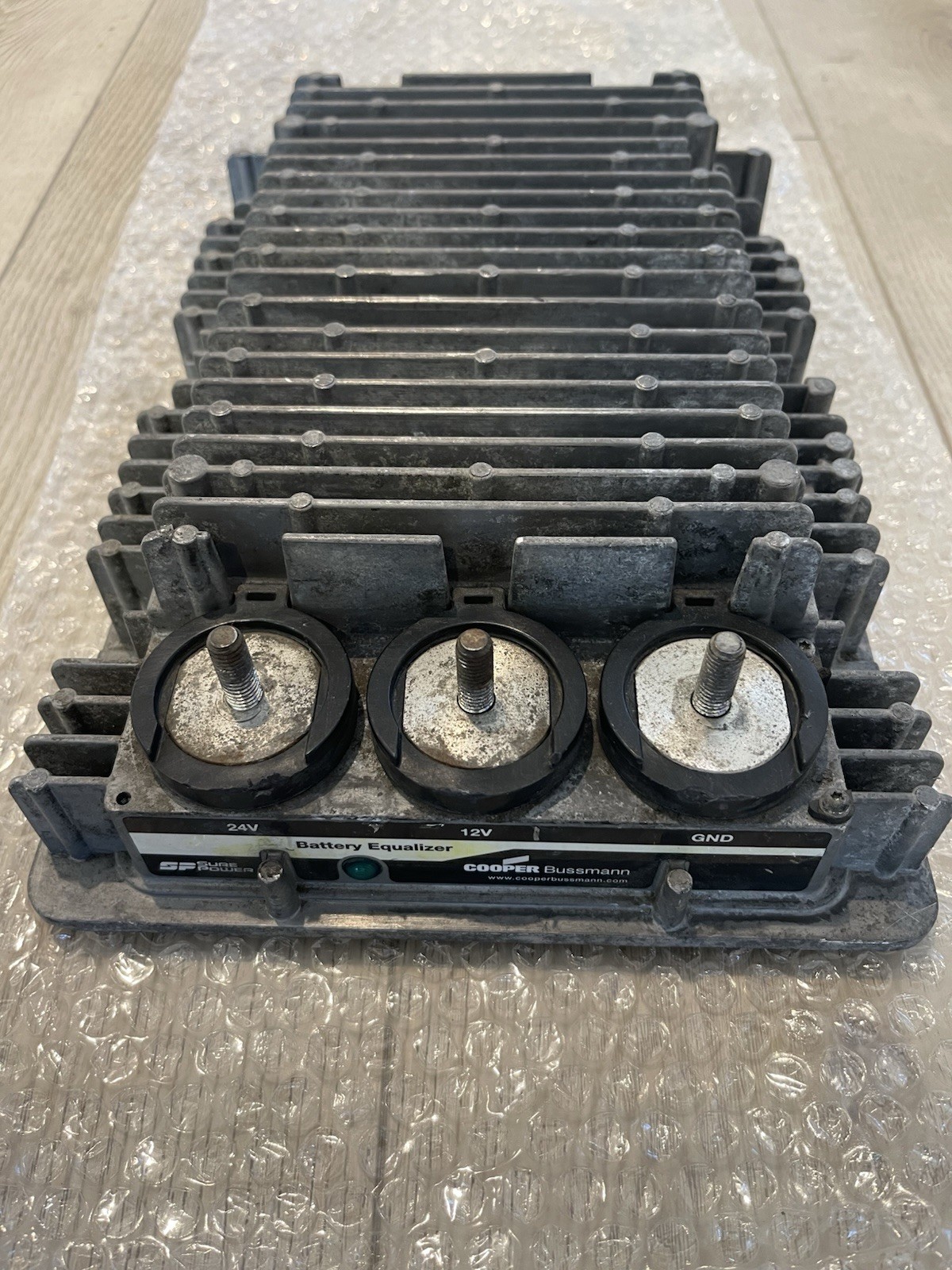 Eaton SurePower 21100E00 | USED Battery Equalizer Down Converter 24v to 12V 100A Eaton SurePower 21100E00 | USED Battery Equalizer Down Converter 24v to 12V 100A