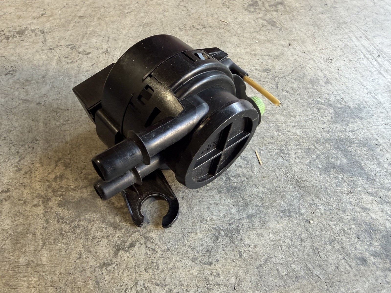 2002 Ford Thunderbird Vapor Canister Purge Solenoid OEM, Used