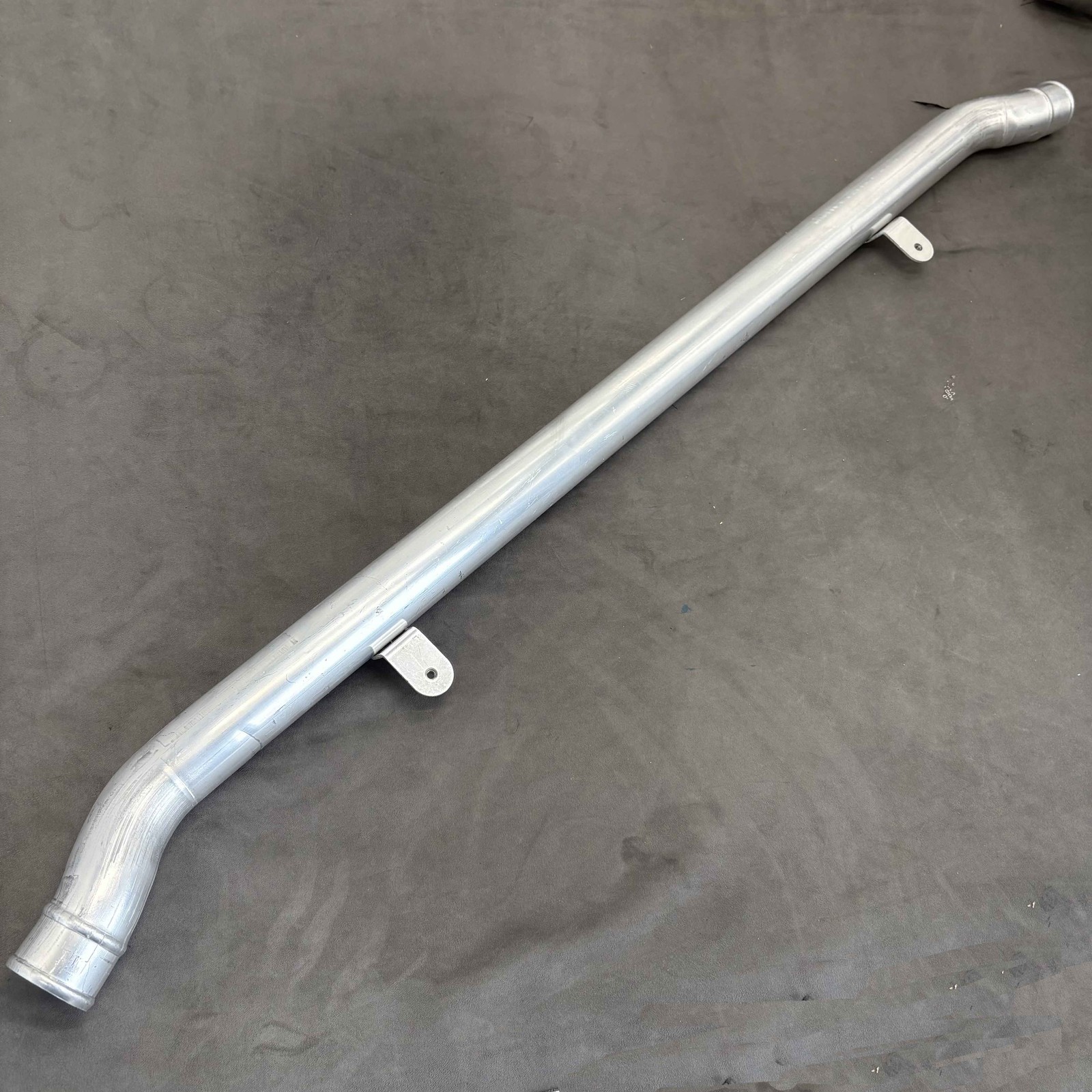 Front Lower Intercooler Air Flow Hose Pipe Line For Audi Q7 Q8 4M0145941E