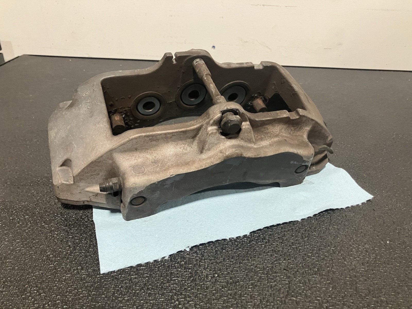 04-10 Vw Touareg Audi Q7 Porsche Cayenne Passenger Front Right 18zBrembo Caliper 04-10 Vw Touareg Audi Q7 Porsche Cayenne Passenger Front Right 18zBrembo Caliper
