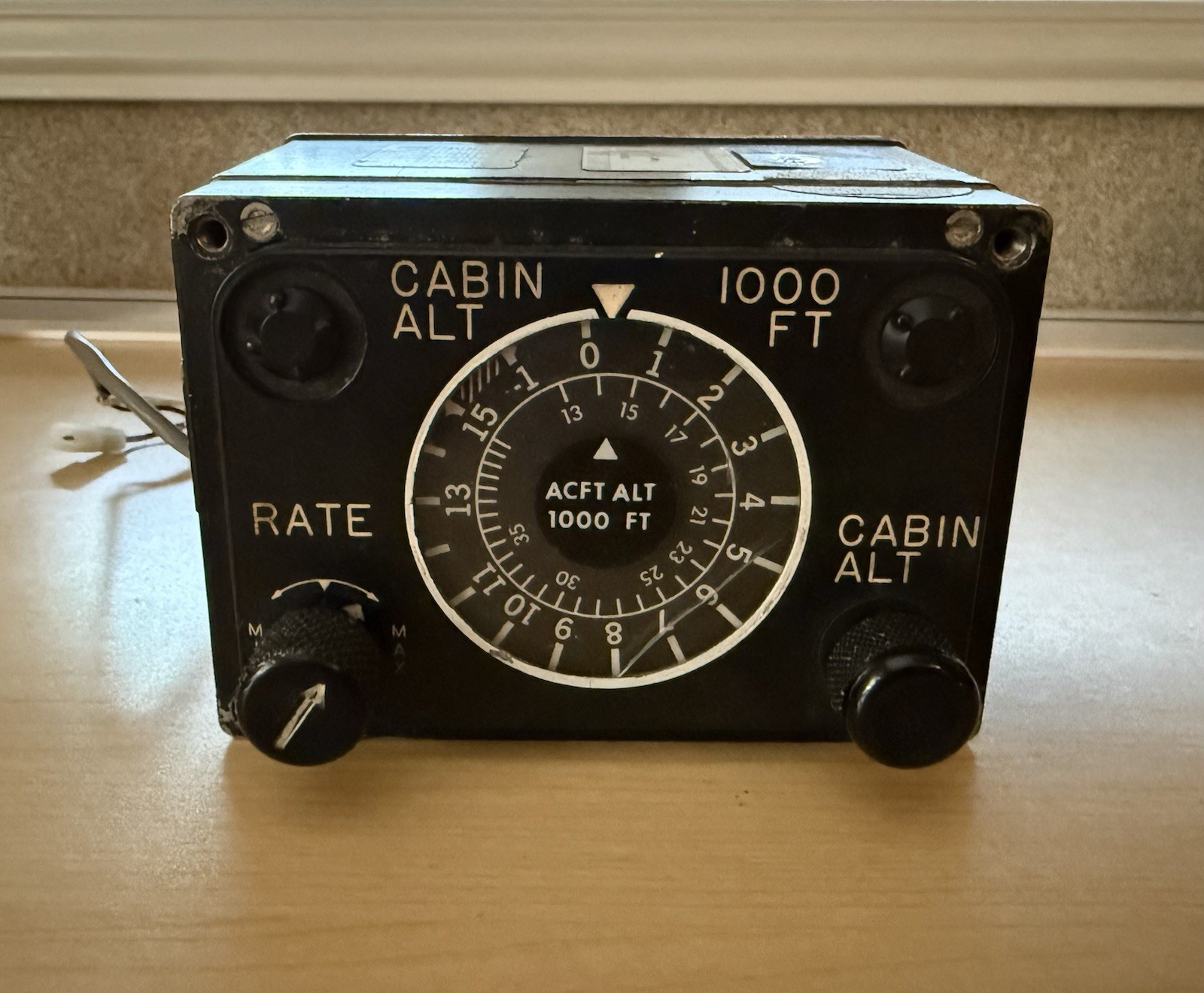 Cabin pressure controller King Air B200 Cabin pressure controller King Air B200
