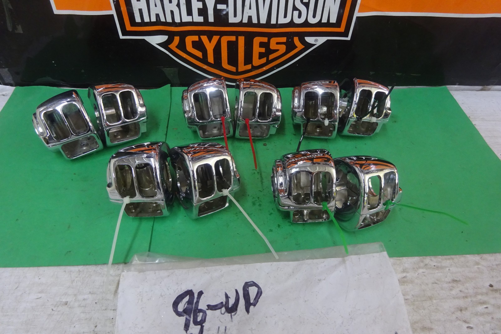 HARLEY BT XL NOS RPL 96-L CHOICE OF CHROME LEFT & RIGHT HANDLEBAR Switch Housing