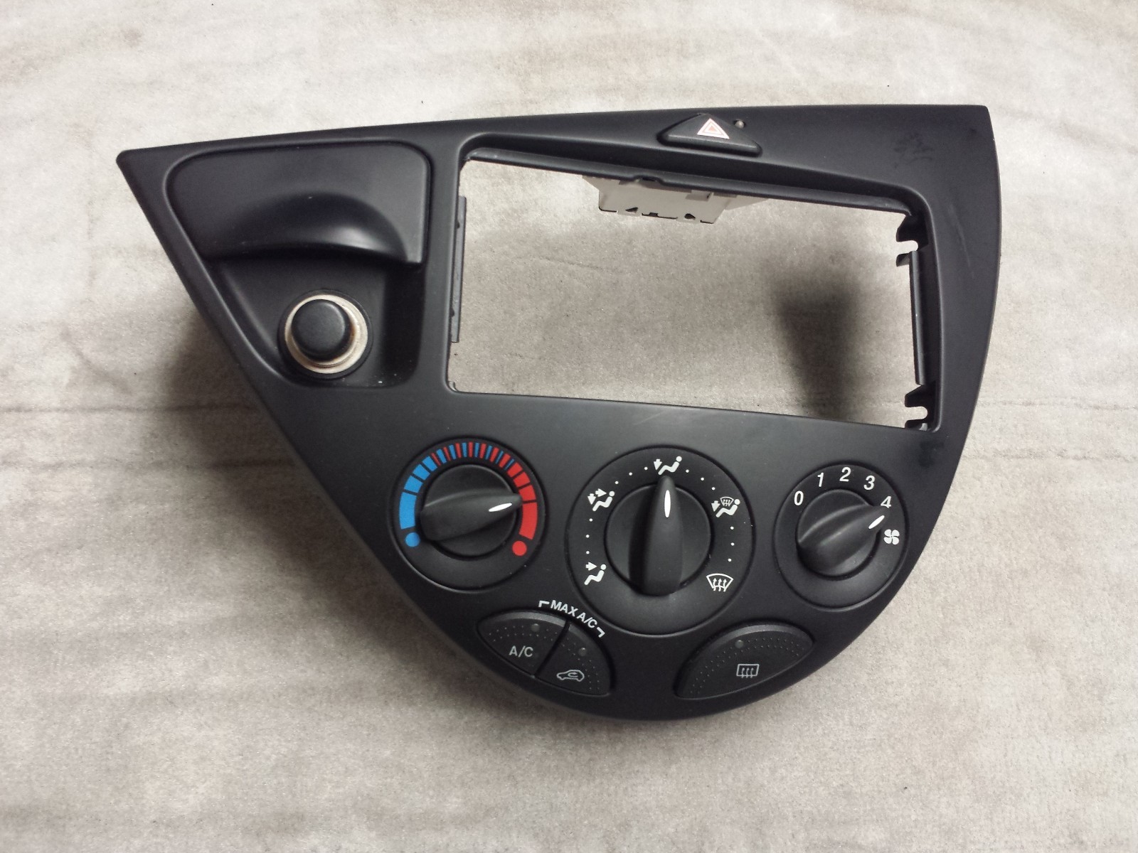 ✅ 00-04 Ford Focus Temperature Climate Control With Radio Dash Bezel 