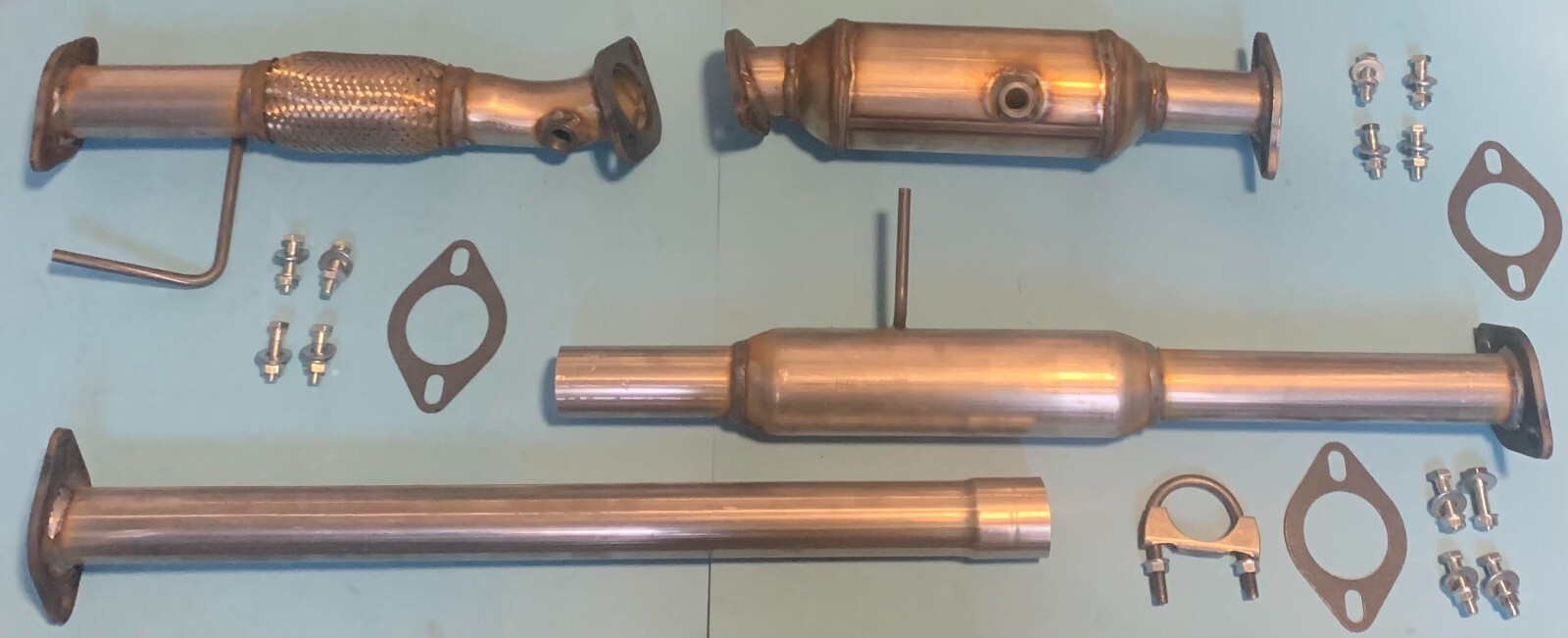 FITS: 2010-2013 HYUNDAI TUCSON 2.4L CATALYTIC CONVERTER &FLEX PIPE/RESONATOR SET