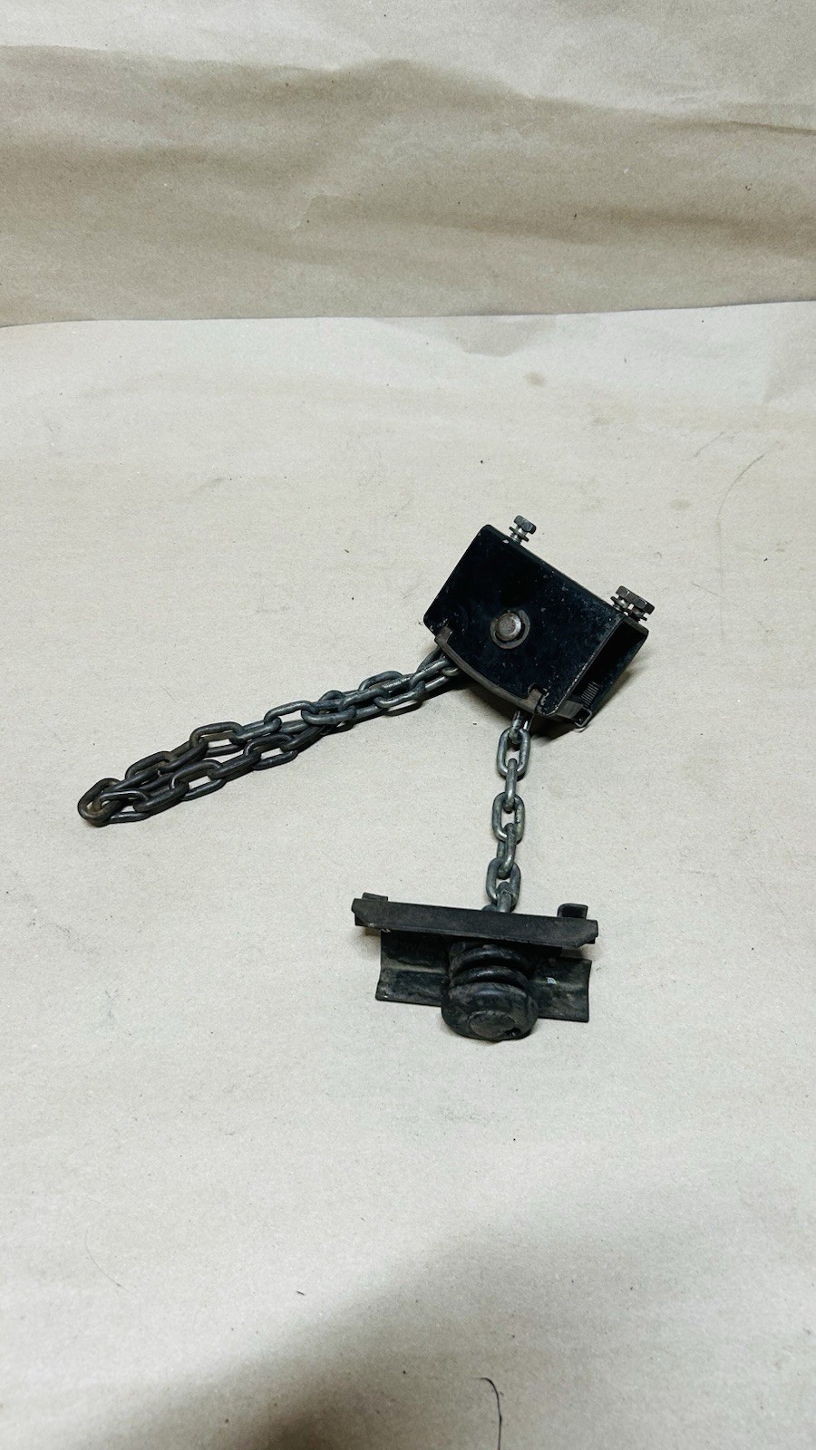 84-88 Toyota Pickup Truck Rear Spare Tire Hoist Mount OEM With Bolts Cleaned 84-88 Toyota Pickup Truck Rear Spare Tire Hoist Mount OEM With Bolts Cleaned