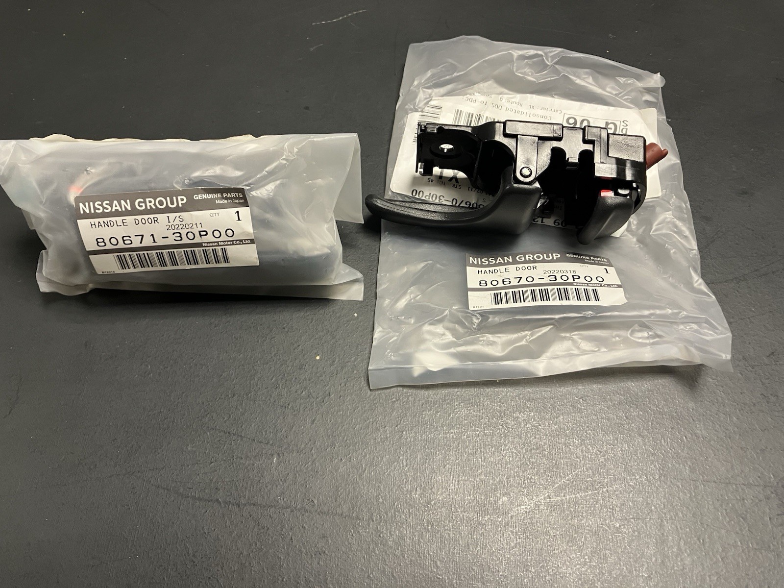 OEM Nissan 300ZX Z32 Interior Door Handles LH RH 80671-30P00 80670-30P00 OEM Nissan 300ZX Z32 Interior Door Handles LH RH 80671-30P00 80670-30P00