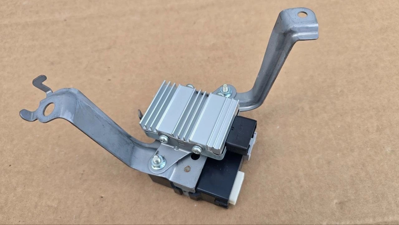 2015-2017 NX200t OEM Electronic Emergency Parking Brake Control Module Computer 2015-2017 NX200t OEM Electronic Emergency Parking Brake Control Module Computer