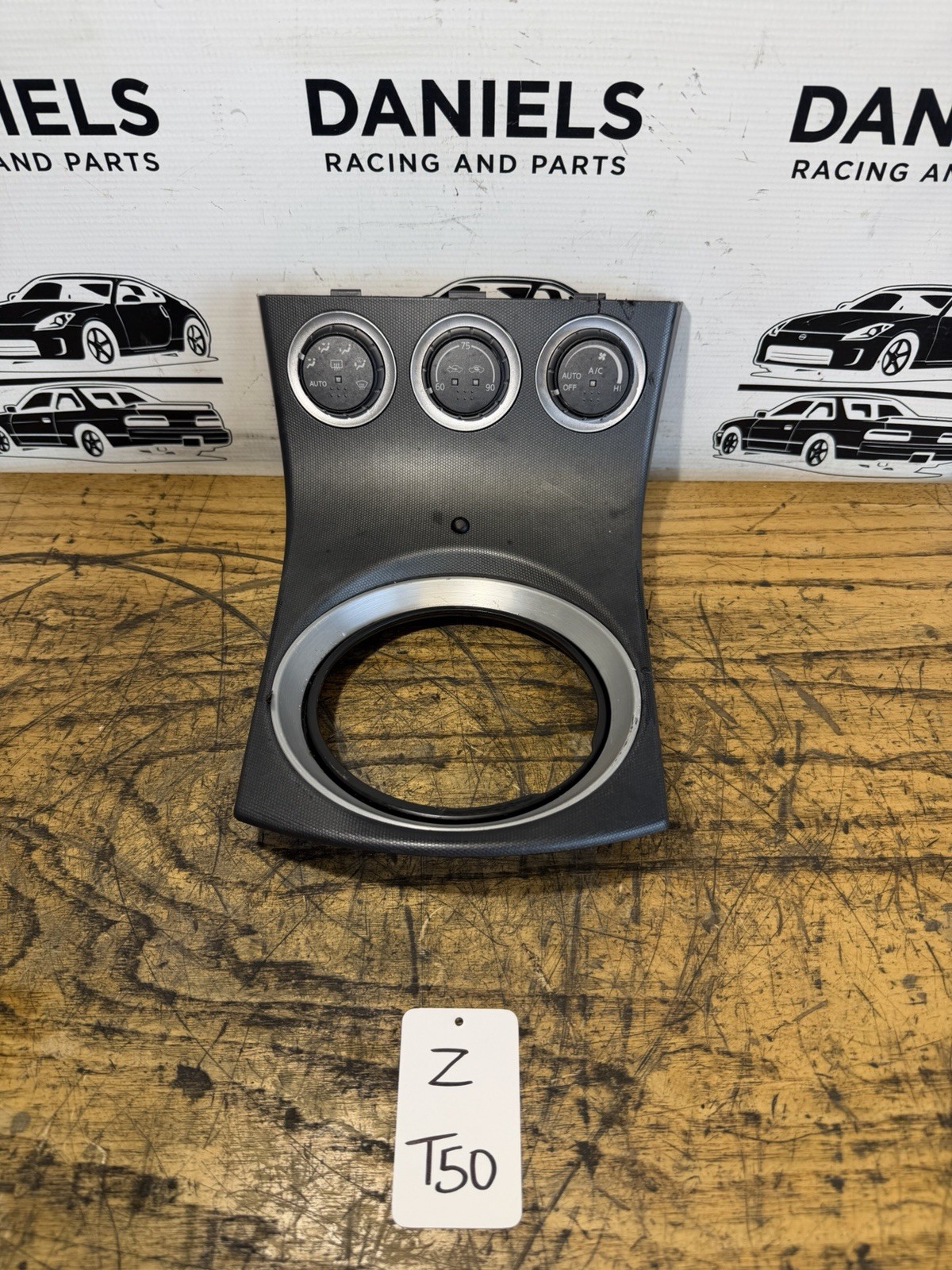 2003-2005 NISSAN 350Z SHIFTER BEZEL TRIM BOOT MANUAL 96936-CD000 2003-2005 NISSAN 350Z SHIFTER BEZEL TRIM BOOT MANUAL 96936-CD000