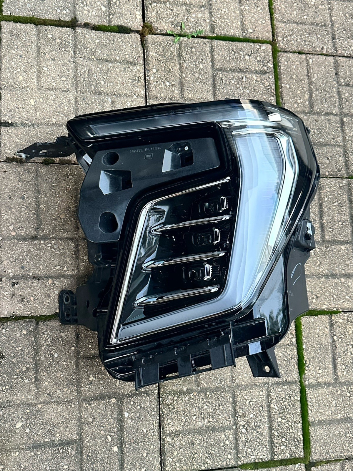 2025-2026 GMC Yukon Denali Ultimate Headlight OEM Driver Side LH Mint Condition