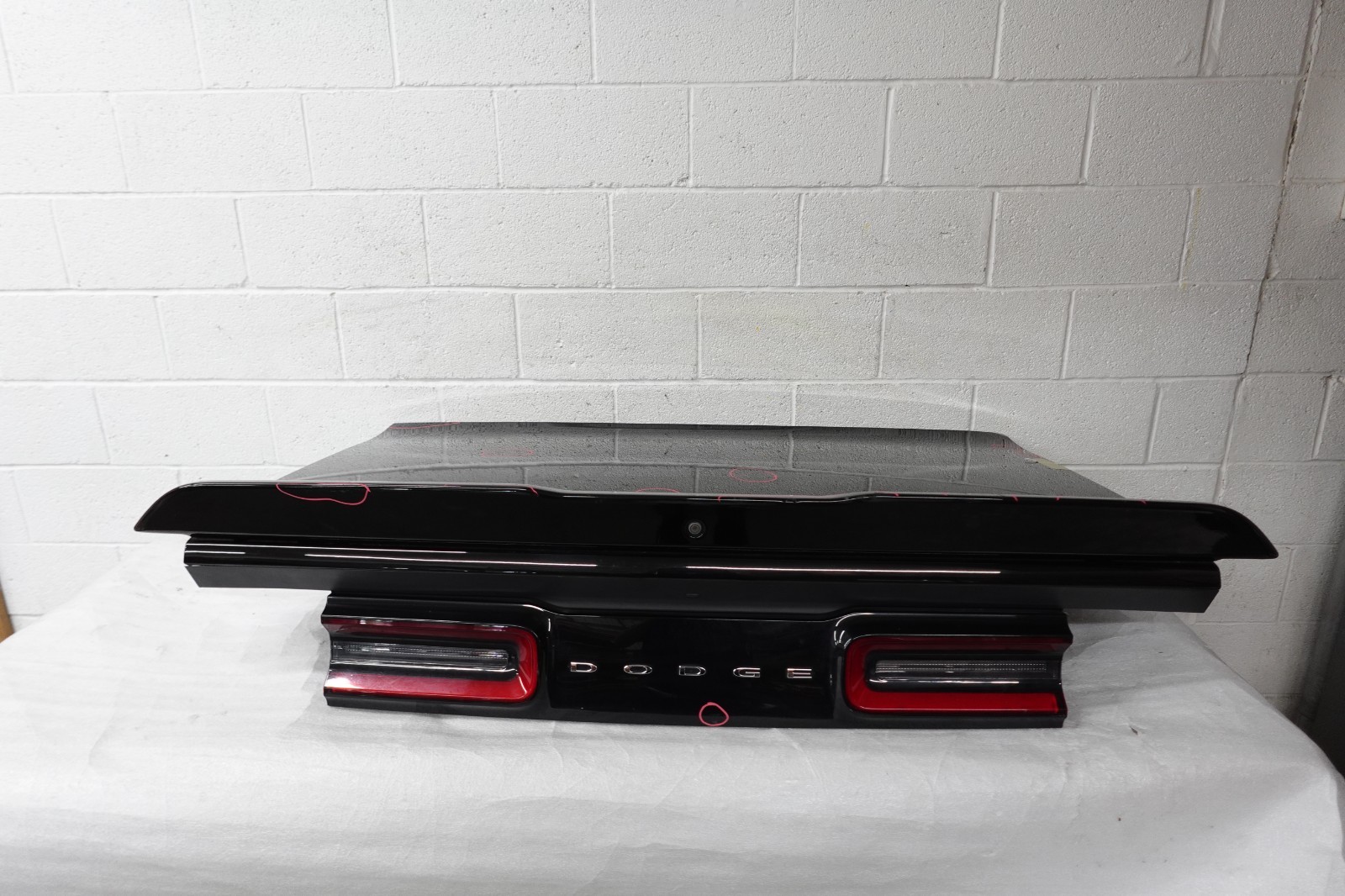 2015-2023 DODGE CHALLENGER REAR TRUNK LID COMPLETE OEM W/CAMERA AND SPOILER 2015-2023 DODGE CHALLENGER REAR TRUNK LID COMPLETE OEM W/CAMERA AND SPOILER