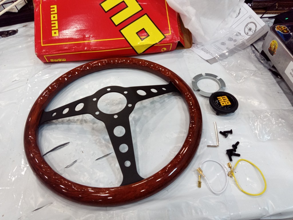 MOMO 350mm 14inch Heritage Indy Black Woodgrain Mahogany Wood Steering Wheel