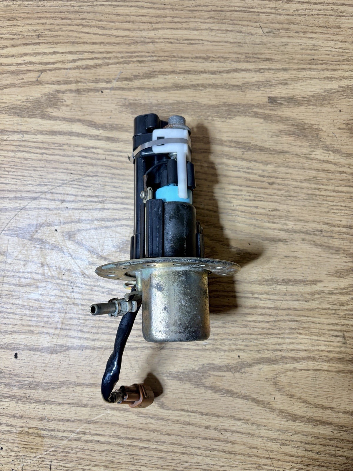 01-07 GSX1300R Hayabusa SUZUKI 15100-24FB0 Fuel Pump OEM UNTESTED 01-07 GSX1300R Hayabusa SUZUKI 15100-24FB0 Fuel Pump OEM UNTESTED