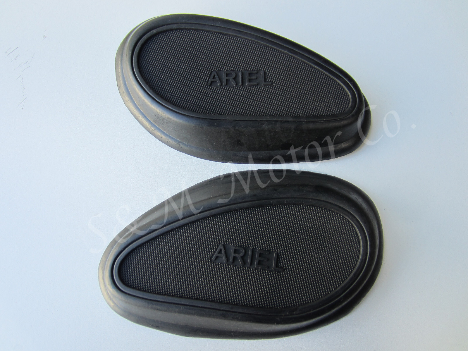 ARIEL GAS TANK KNEE PAD RUBBER GRIP SET 5082-37 FROM 1937 AND UP ARIEL GAS TANK KNEE PAD RUBBER GRIP SET 5082-37 FROM 1937 AND UP