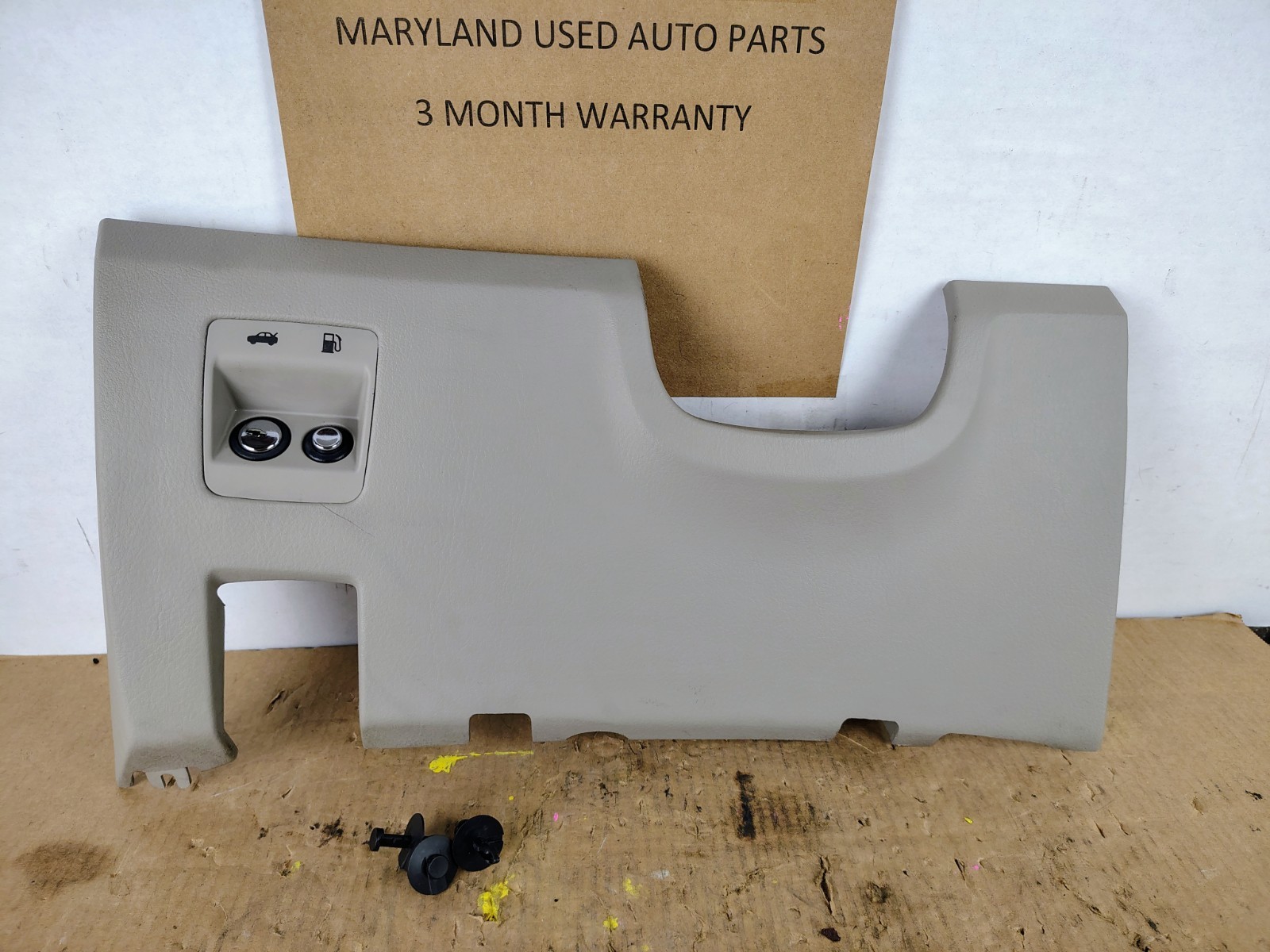 2000-2006 LINCOLN LS LOWER CONSOLE TRIM PANEL DRIVER SIDE BY FOOT - GRAY