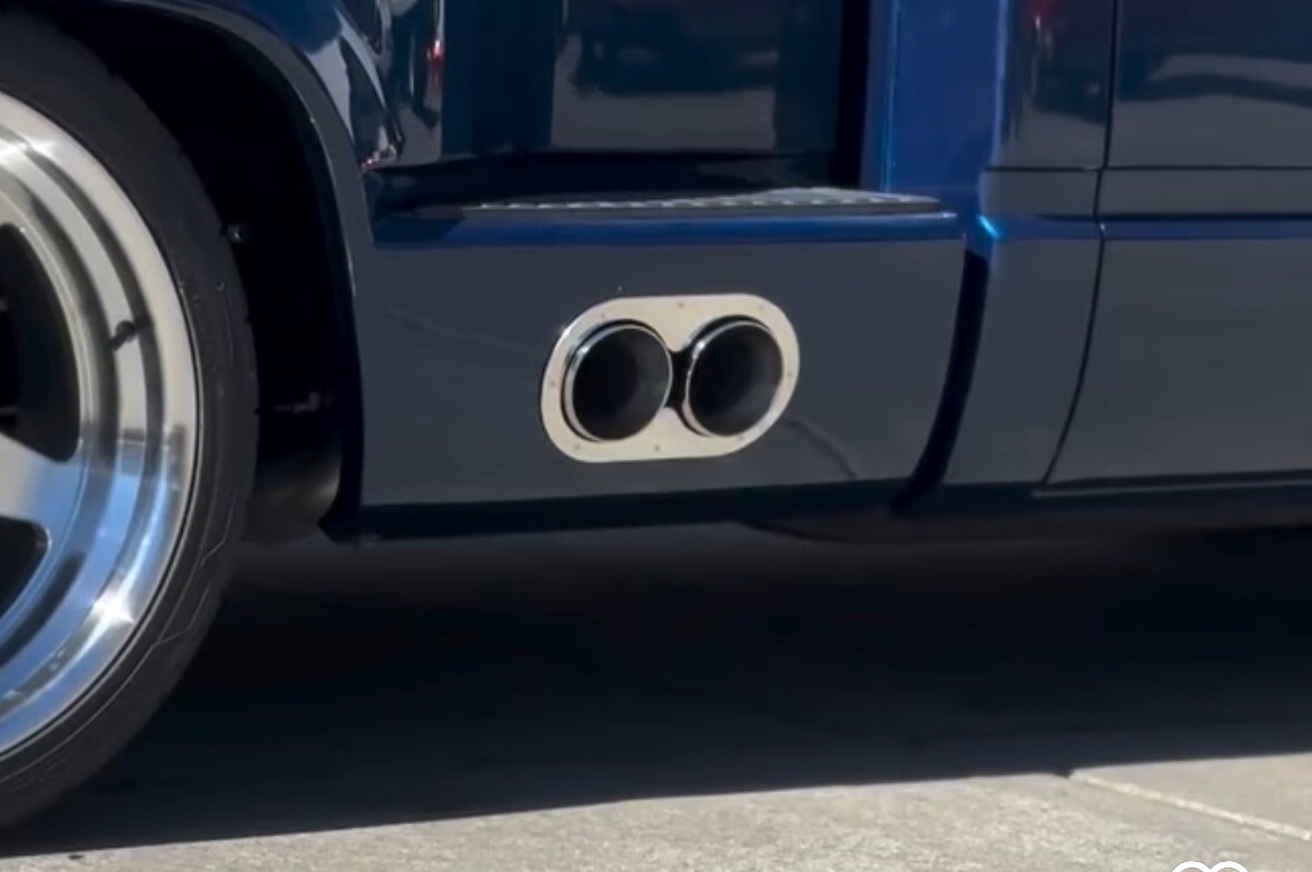 Dual 4” Exhaust Tips + Bezel 4.5” Dual 4” Exhaust Tips + Bezel 4.5”