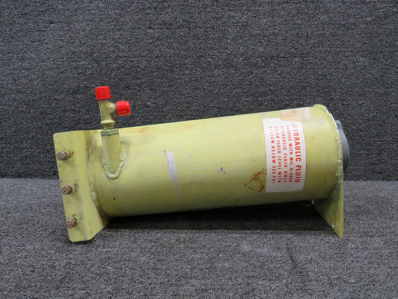 630039-001 (Alt: 630037-901U) Piper Aerostar 601P Hydraulic Fluid Reservoir