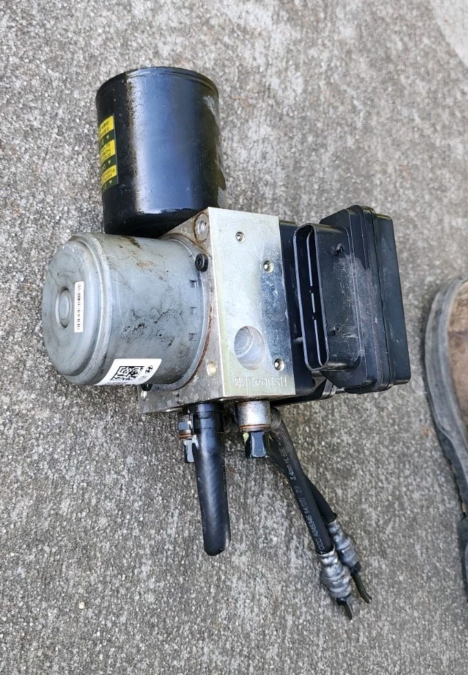 2011-2015 HYUNDAI SONATA HYBRID ABS HYDRAULIC BRAKE PUMP 58620-4R301 OEM 2011-2015 HYUNDAI SONATA HYBRID ABS HYDRAULIC BRAKE PUMP 58620-4R301 OEM