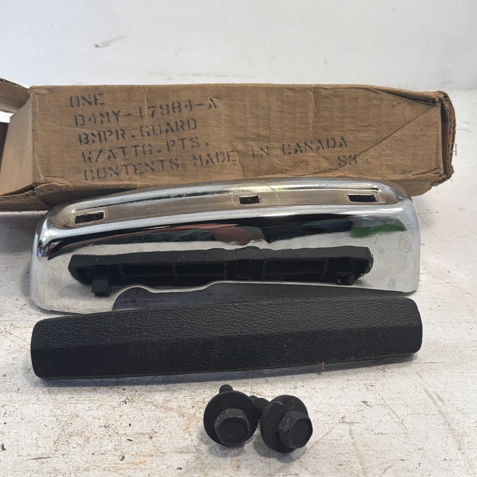 NOS OEM Ford D4MY-17984-A Rear RH Bumper Guard 1974-78 Mercury Cars Marquis New 