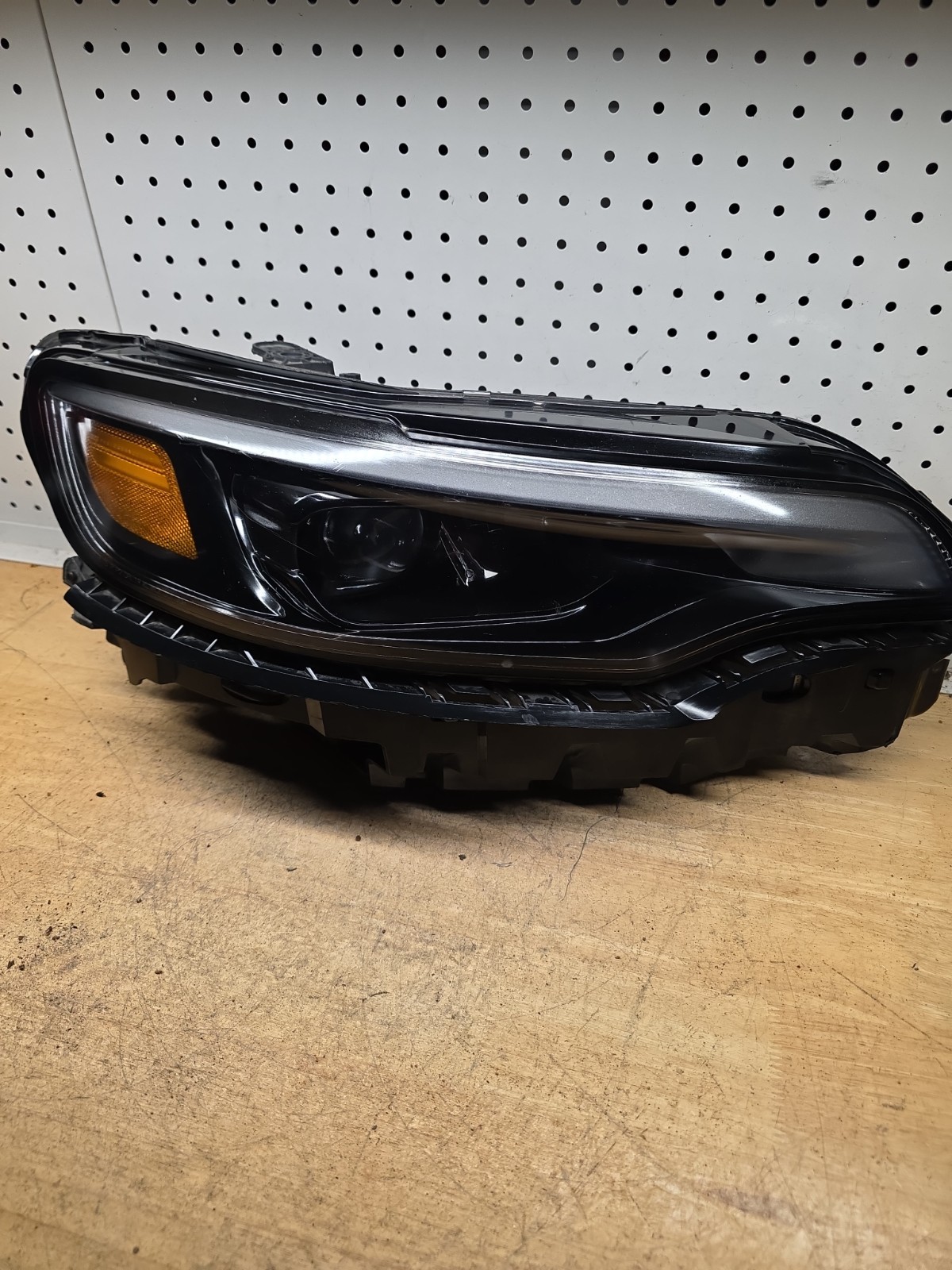 OEM | 2019 - 2023 Jeep Cherokee LED Headlight (Right/Passenger) #68275944AG 373E OEM | 2019 - 2023 Jeep Cherokee LED Headlight (Right/Passenger) #68275944AG 373E