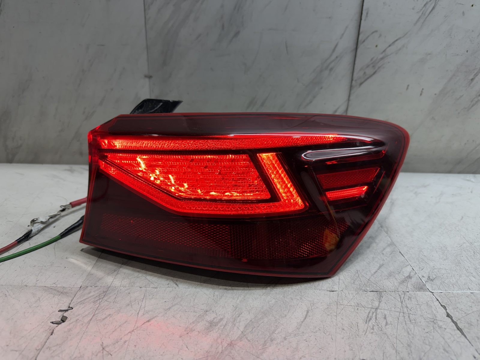 2019 2021 KIA FORTE OUTER TAIL LIGHT OEM RH RIGHT PASSENGER SIDE LED 92402M7100