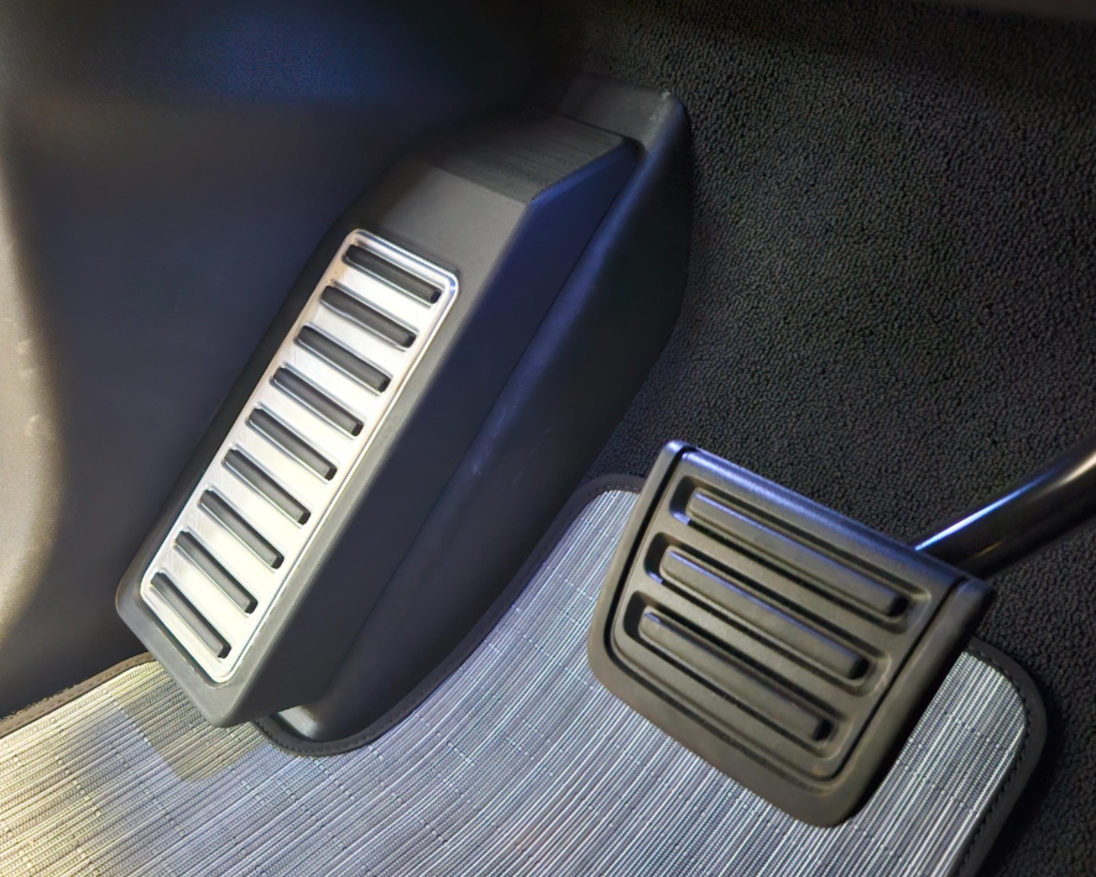 Dead Pedal Riser | Footrest Extender Accessory for Rivian R1S & R1T 2021-2026