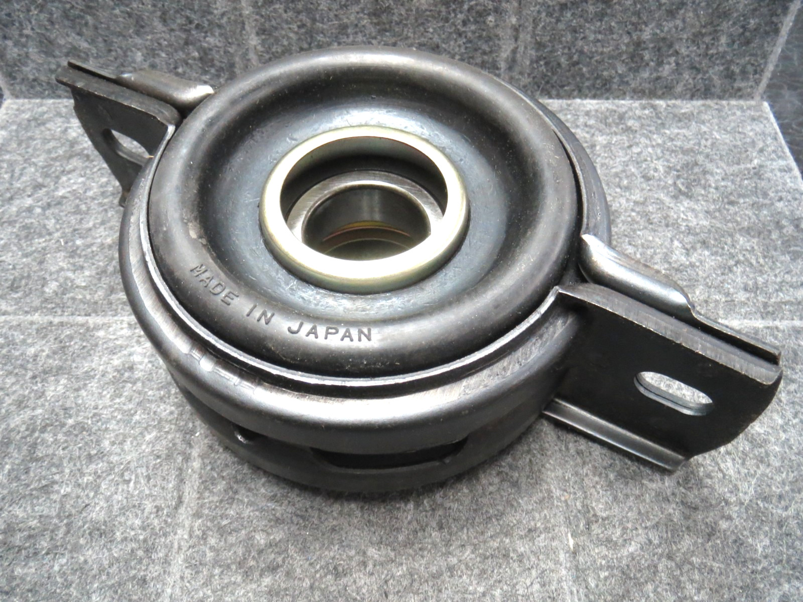 Driveshaft Center Support for 1997-99 Mitsubishi Montero Sport ES  Made in Japan