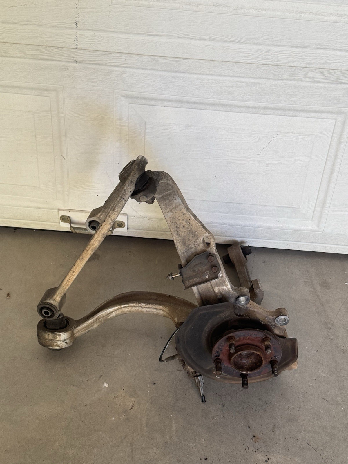 2003-2005 Nissan 350z Infiniti G35 Front Right Passenger Spindle Knuckle Oem 2003-2005 Nissan 350z Infiniti G35 Front Right Passenger Spindle Knuckle Oem