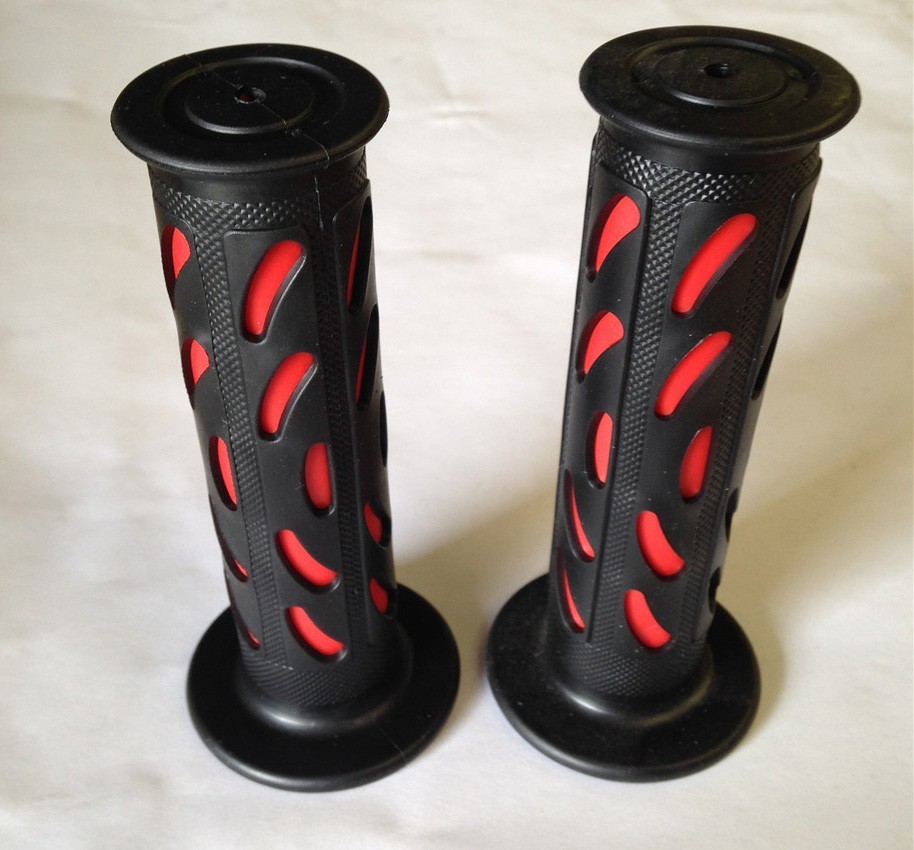 Black Rubber Hand Grips Handlebar For ATV Polaris Arctic Cat Suzuki 22mm 7/8