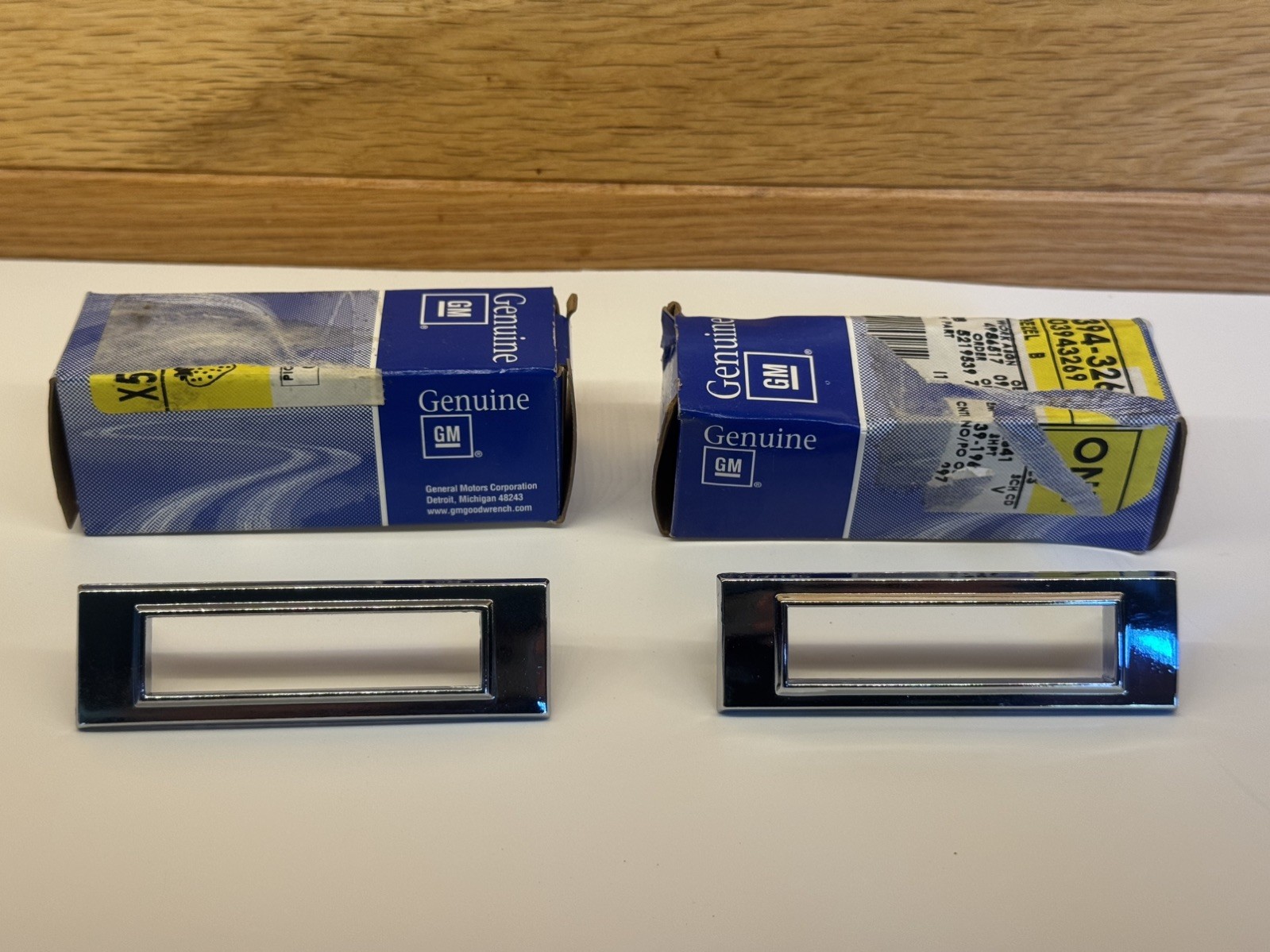NOS GM 1969 CAMARO SS Z/28 FRONT & REAR MARKER BEZELS SET OF 2 3943269 3945715 NOS GM 1969 CAMARO SS Z/28 FRONT & REAR MARKER BEZELS SET OF 2 3943269 3945715