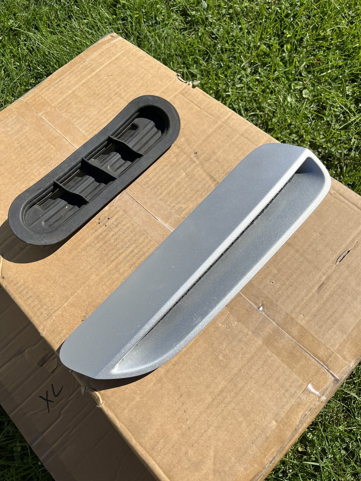 2008-2009 Pontiac G8 Passenger Right Front Hood Scoop Vent OEM Silver