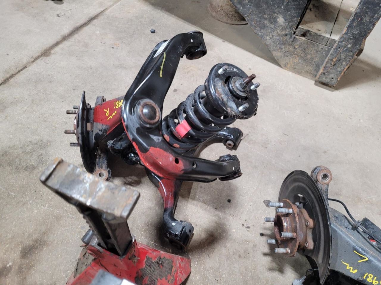 (LOCAL PICKUP ONLY) FRONTIER  2023 Front Knee 1915753