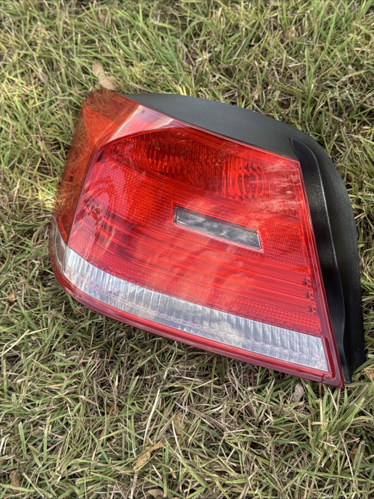 2007-2010 BMW 328i Convertible Left Driver Side Tail Light 2007-2010 BMW 328i Convertible Left Driver Side Tail Light