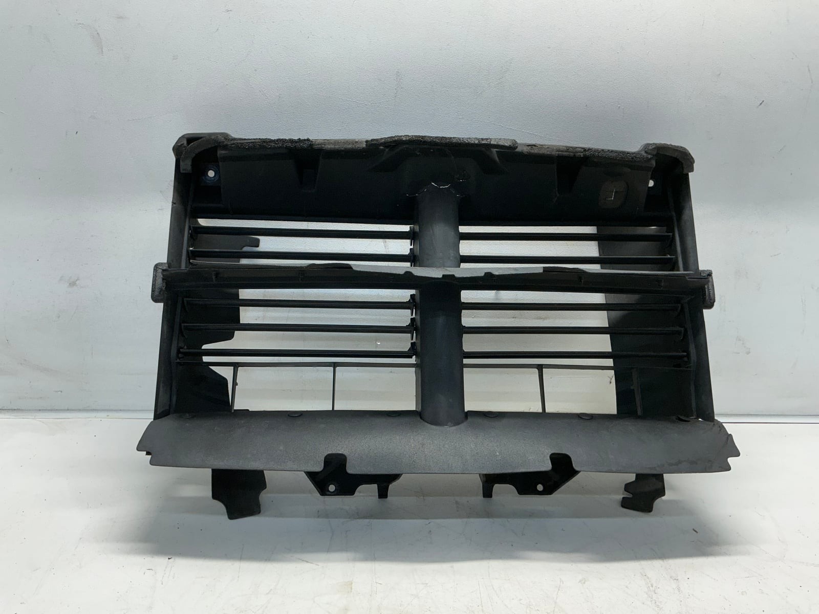 13-24 Dodge Ram 1500 Classic Radiator Air Grille Shutter & Motor OEM 13-24 Dodge Ram 1500 Classic Radiator Air Grille Shutter & Motor OEM