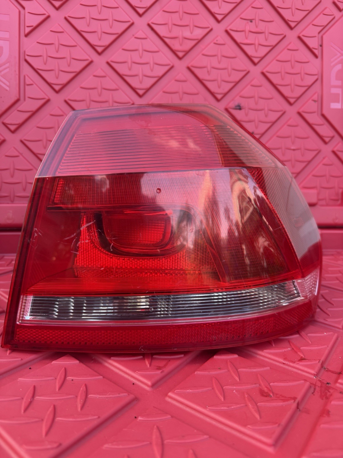 2012-2015 VW Passat Right Passenger Outer Tail Light OEM Used 561945096H Tested 2012-2015 VW Passat Right Passenger Outer Tail Light OEM Used 561945096H Tested