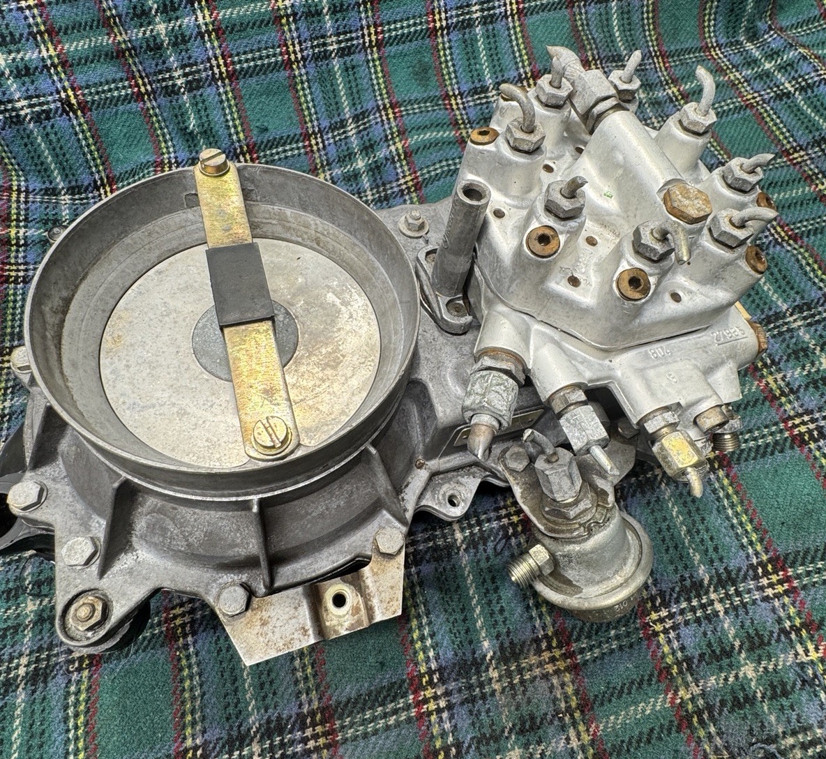 81-85 Mercedes Benz 380SL/SEL 500SEC FUEL DISTRIBUTOR 0438120135+AIRFLOW METER 81-85 Mercedes Benz 380SL/SEL 500SEC FUEL DISTRIBUTOR 0438120135+AIRFLOW METER