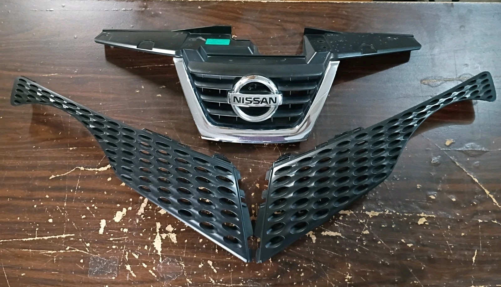 2011-2014 Nissan Juke Front Upper Grille Black & Chrome 3 Pieces Complete 2011-2014 Nissan Juke Front Upper Grille Black & Chrome 3 Pieces Complete