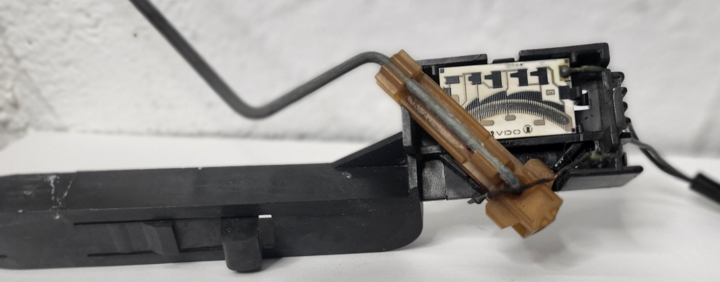 Audi B5 A4 S4 OEM Fuel Level Sending Unit - 8D0979673B Audi B5 A4 S4 OEM Fuel Level Sending Unit - 8D0979673B