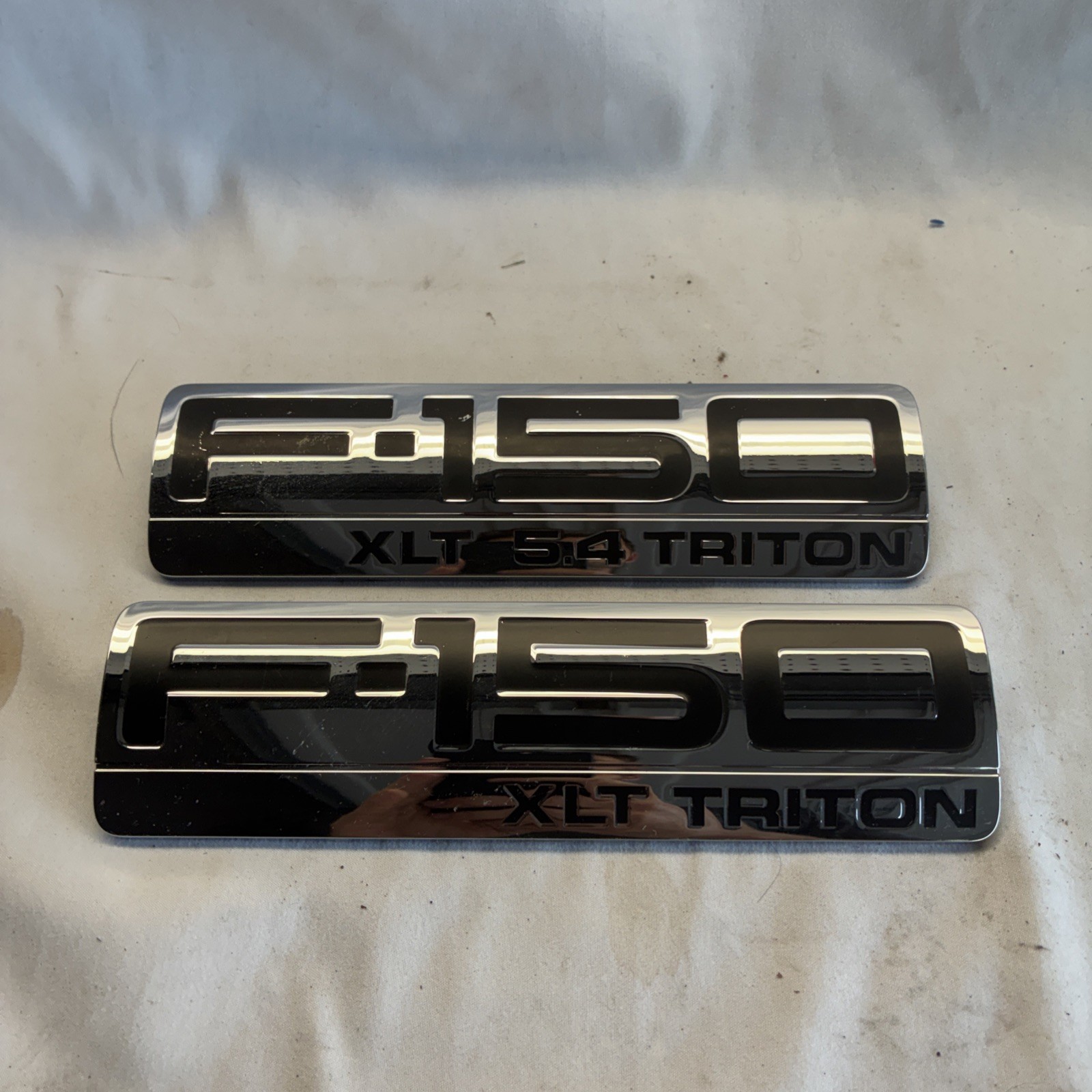2004-2008 Ford F-150 F150 XLT Triton Fender Side Emblem Badge OEM Pair Set 2004-2008 Ford F-150 F150 XLT Triton Fender Side Emblem Badge OEM Pair Set