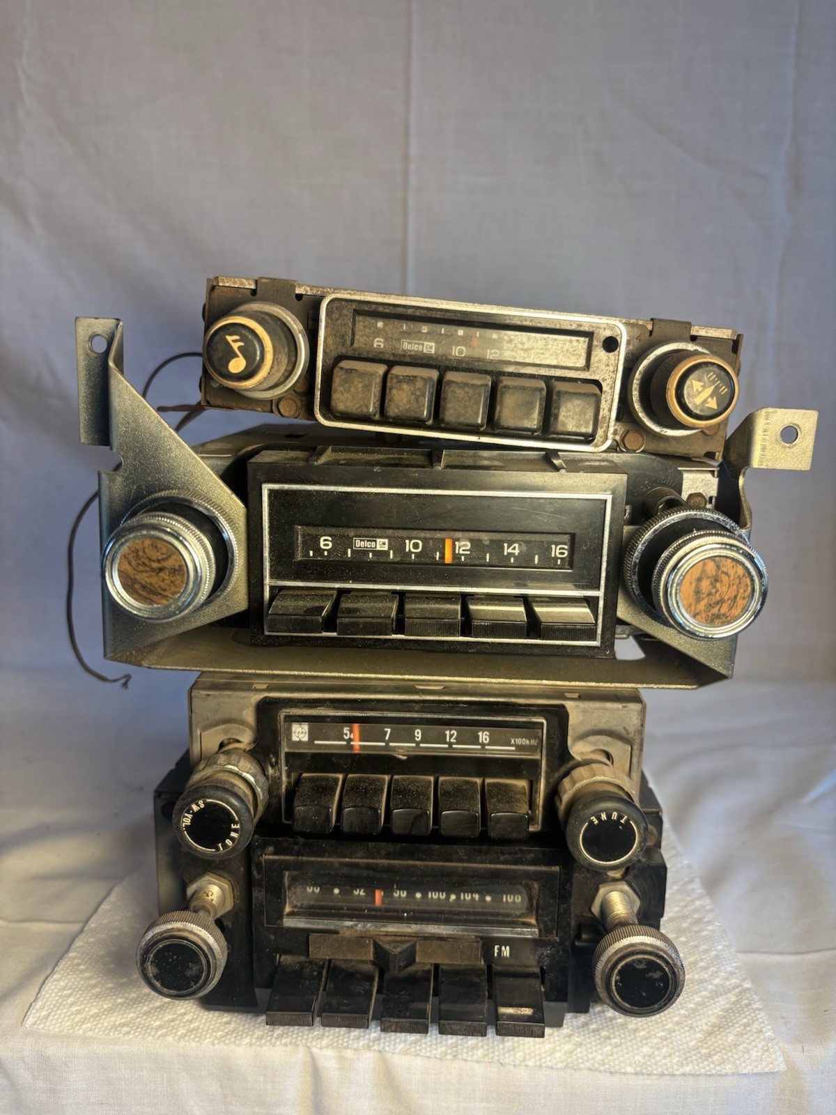 Lot of 4x VINTAGE CAR/Truck RADIO/Stereo 1970-1980s FORD/DELCO UNTESTED PARTS Lot of 4x VINTAGE CAR/Truck RADIO/Stereo 1970-1980s FORD/DELCO UNTESTED PARTS