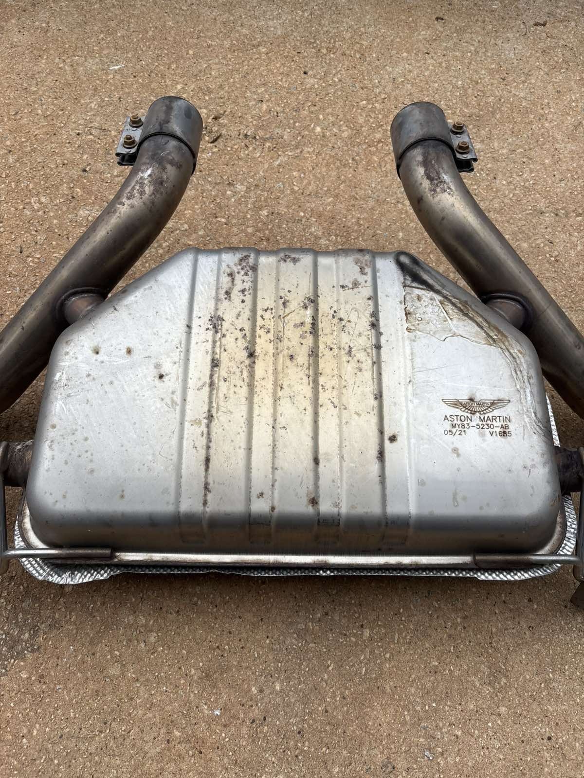 2021-2024 ASTON MARTIN DBX REAR EXHAUST SYSTEM MUFFLER ASSY OEM NEW