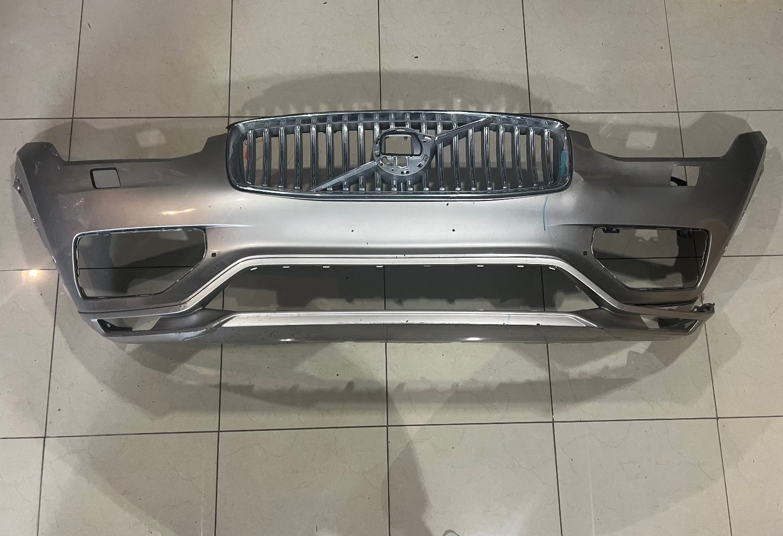 Front Bumper Gold Volvo XC90 20-21 31663527 Front Bumper Gold Volvo XC90 20-21 31663527