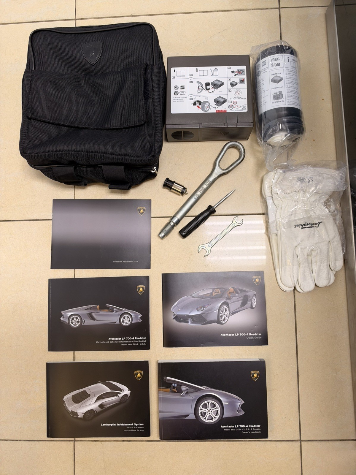 2014 LAMBORGHINI AVENTADOR LP 700-4 ROADSTER OWNERS MANUAL WITH CASE