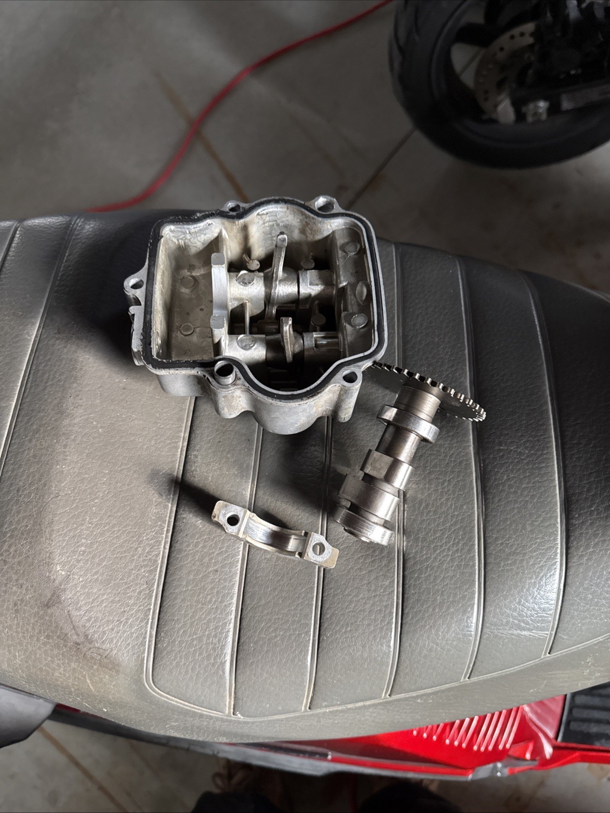1986 Honda Elite Rocker Cover And Cam Shaft 1986 Honda Elite Rocker Cover And Cam Shaft